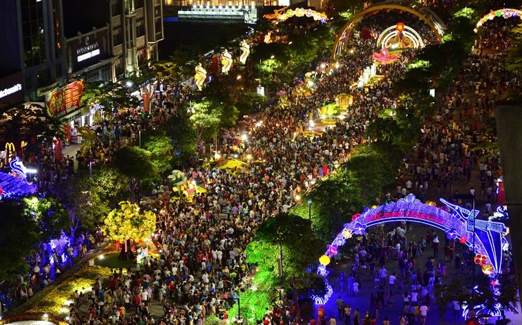 An dien nhu khach du xuan, gay an tren duong hoa Nguyen Hue